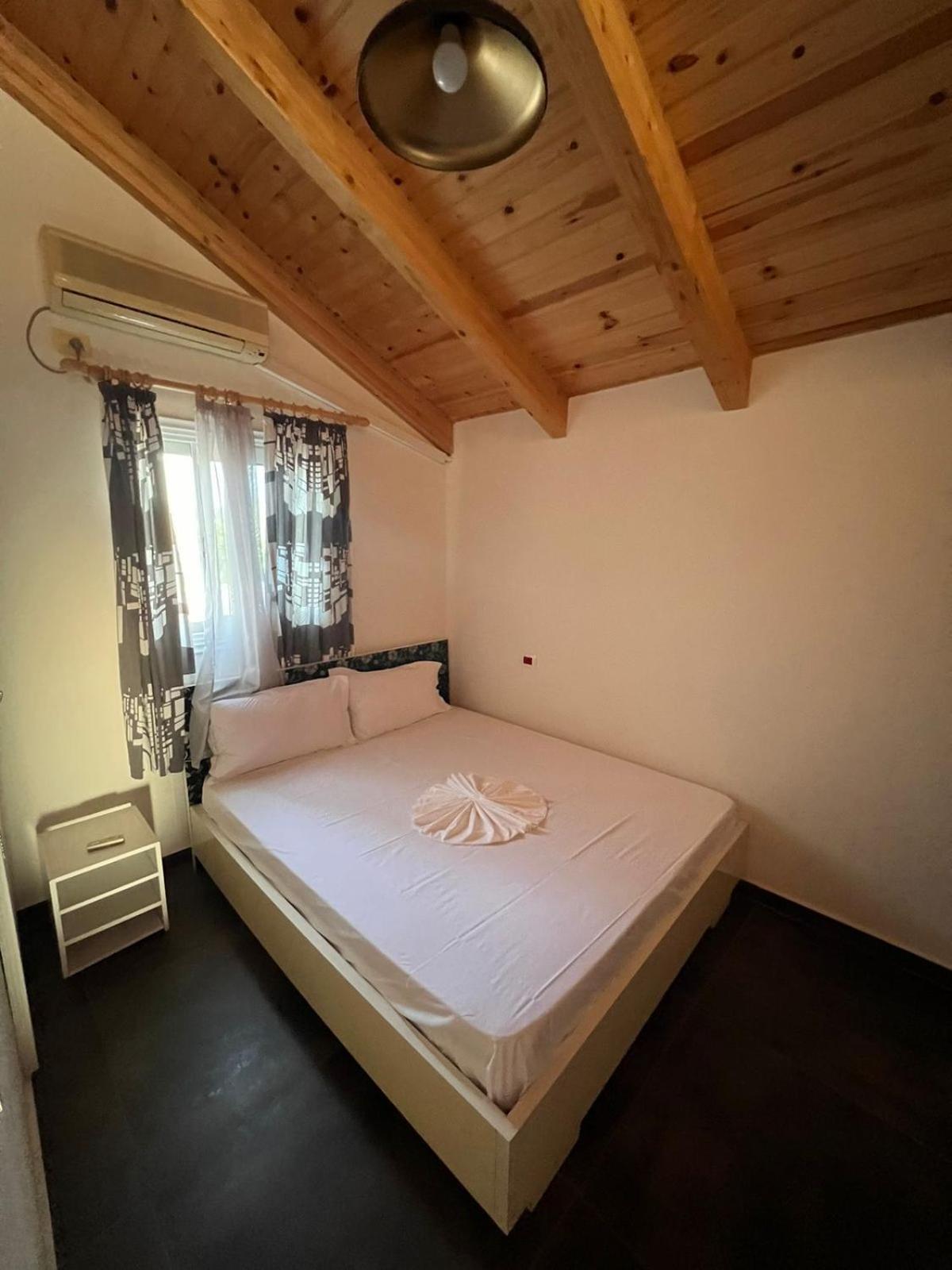 Guest Rooms Arbri Vlorë Exteriör bild