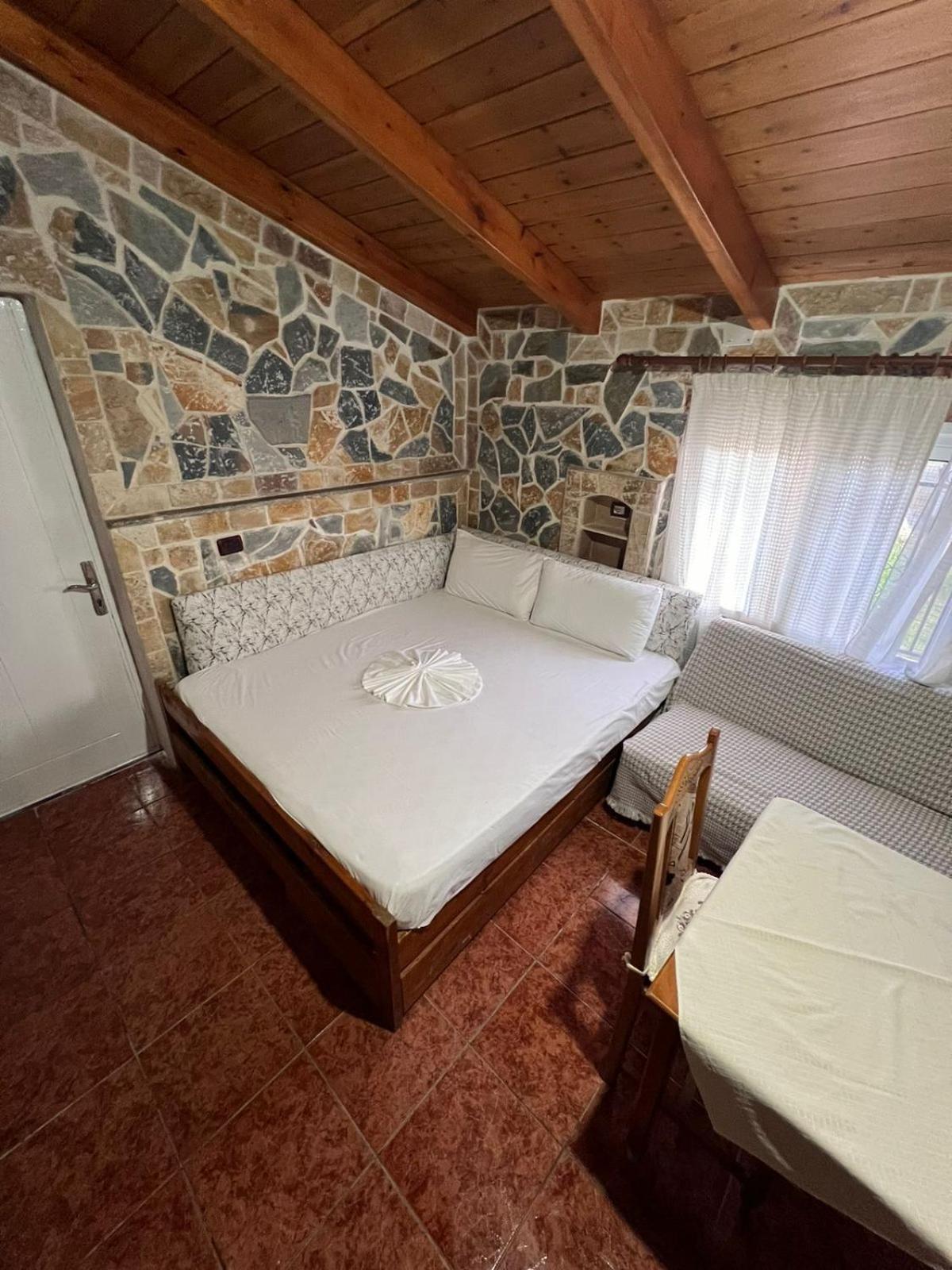 Guest Rooms Arbri Vlorë Exteriör bild