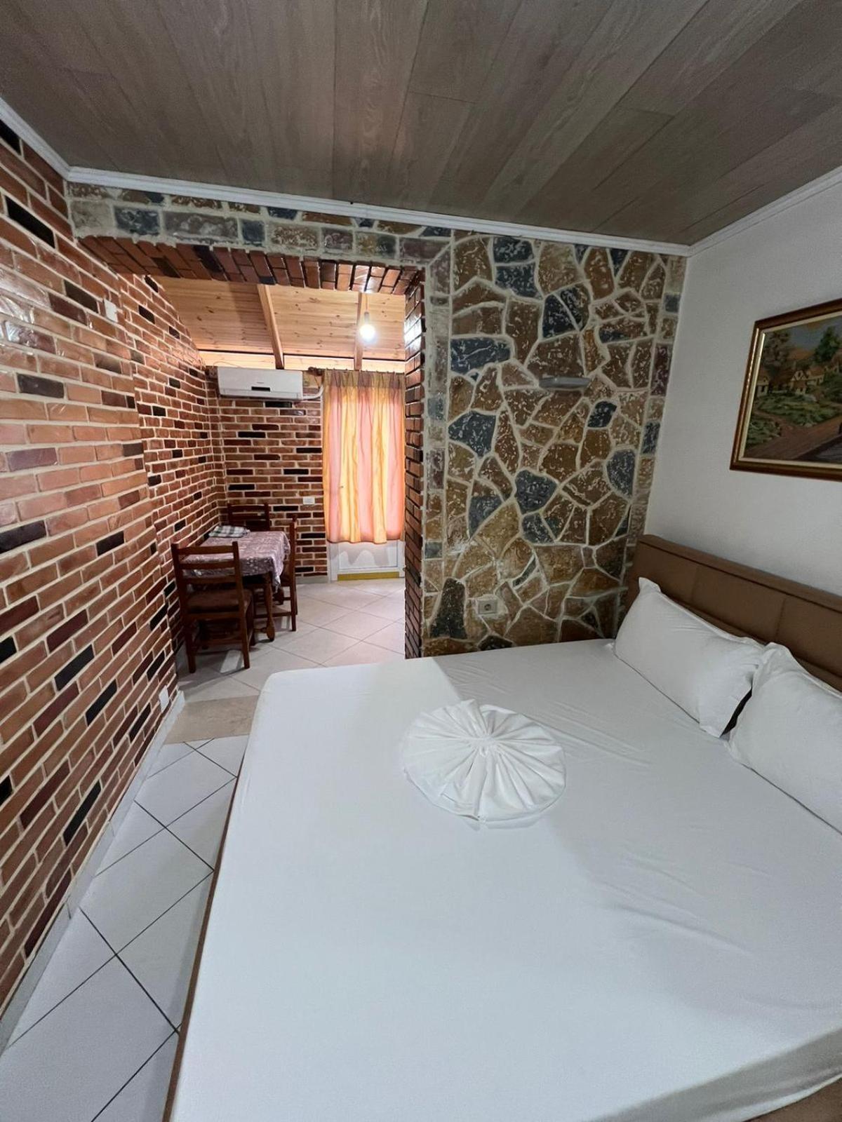 Guest Rooms Arbri Vlorë Exteriör bild