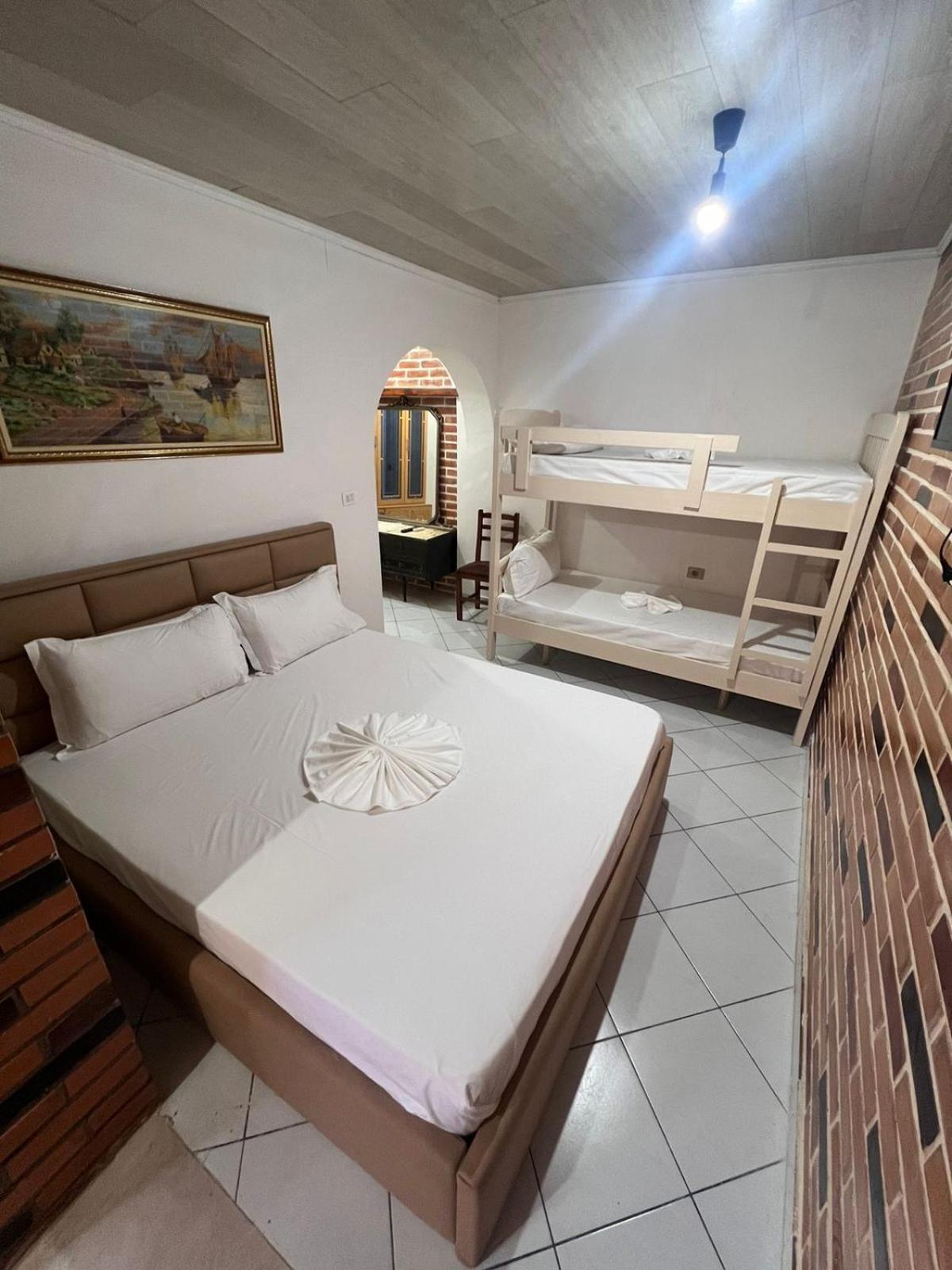Guest Rooms Arbri Vlorë Exteriör bild
