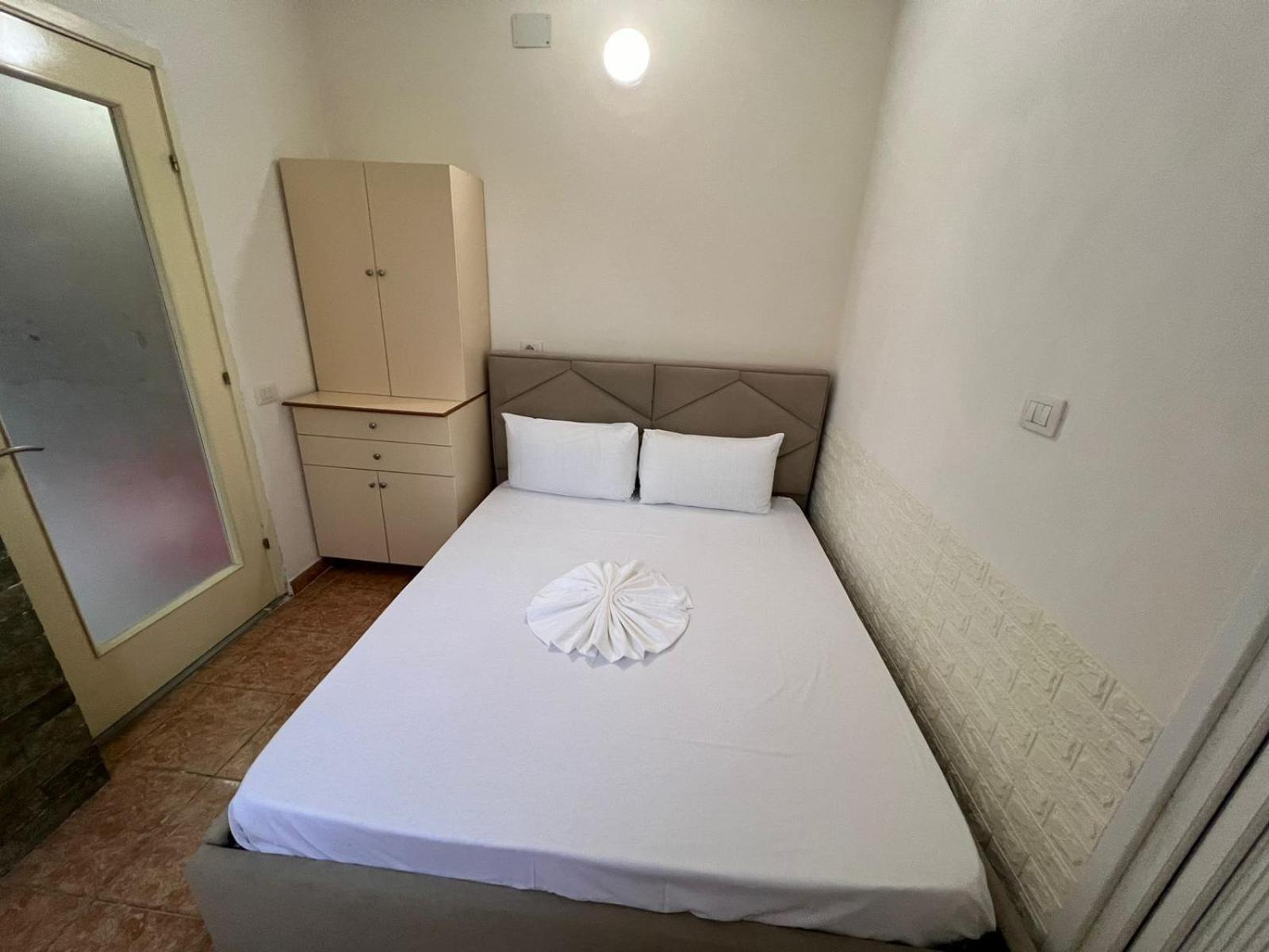 Guest Rooms Arbri Vlorë Exteriör bild