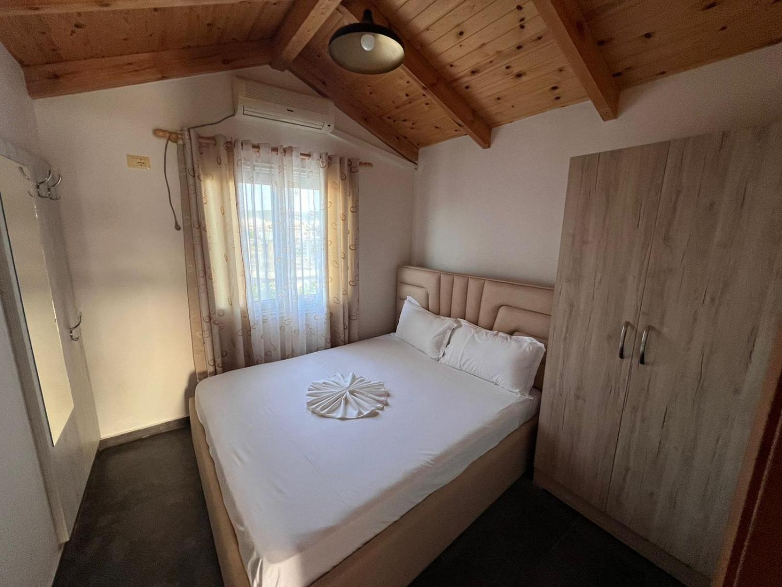 Guest Rooms Arbri Vlorë Exteriör bild