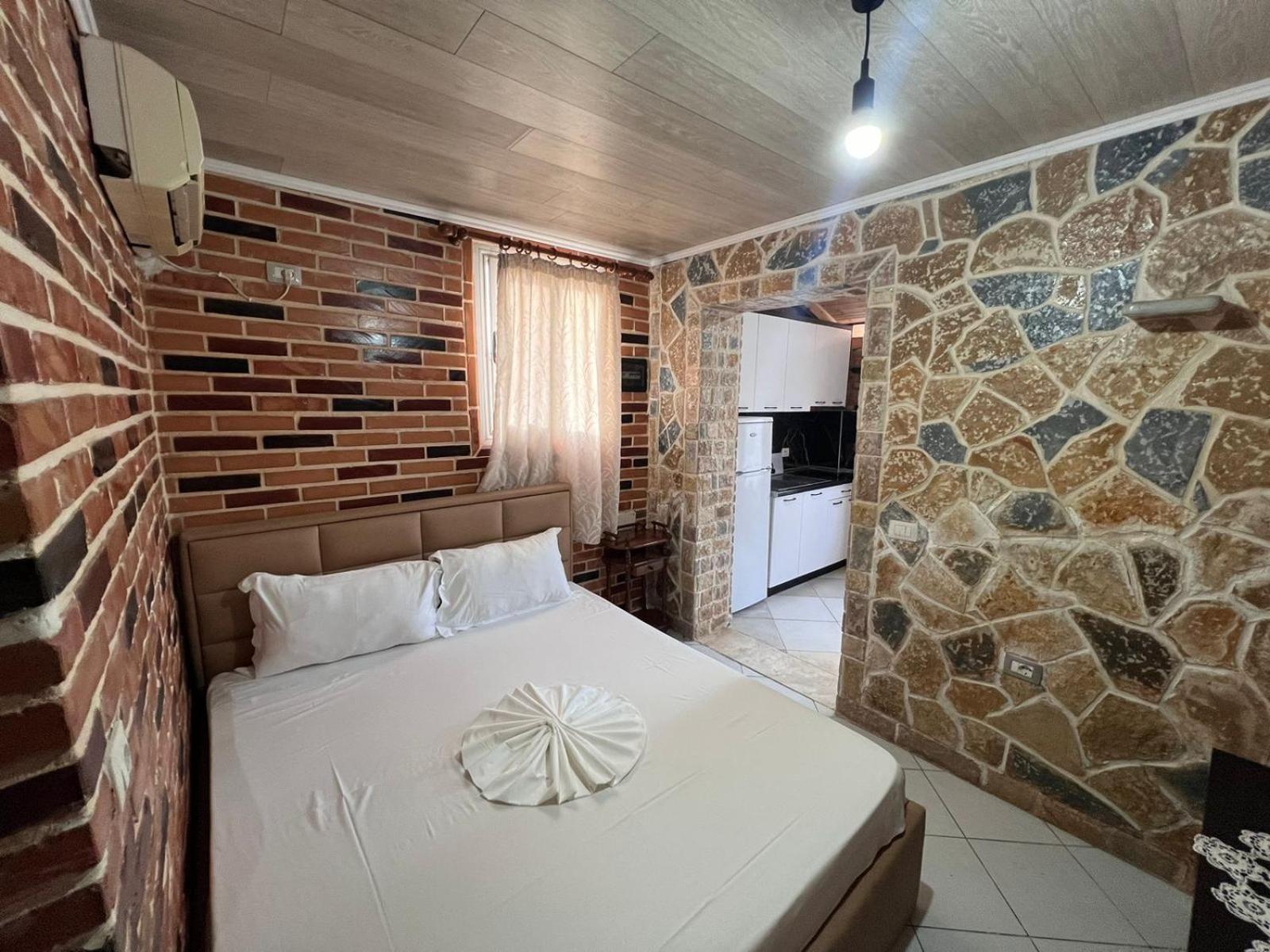 Guest Rooms Arbri Vlorë Exteriör bild