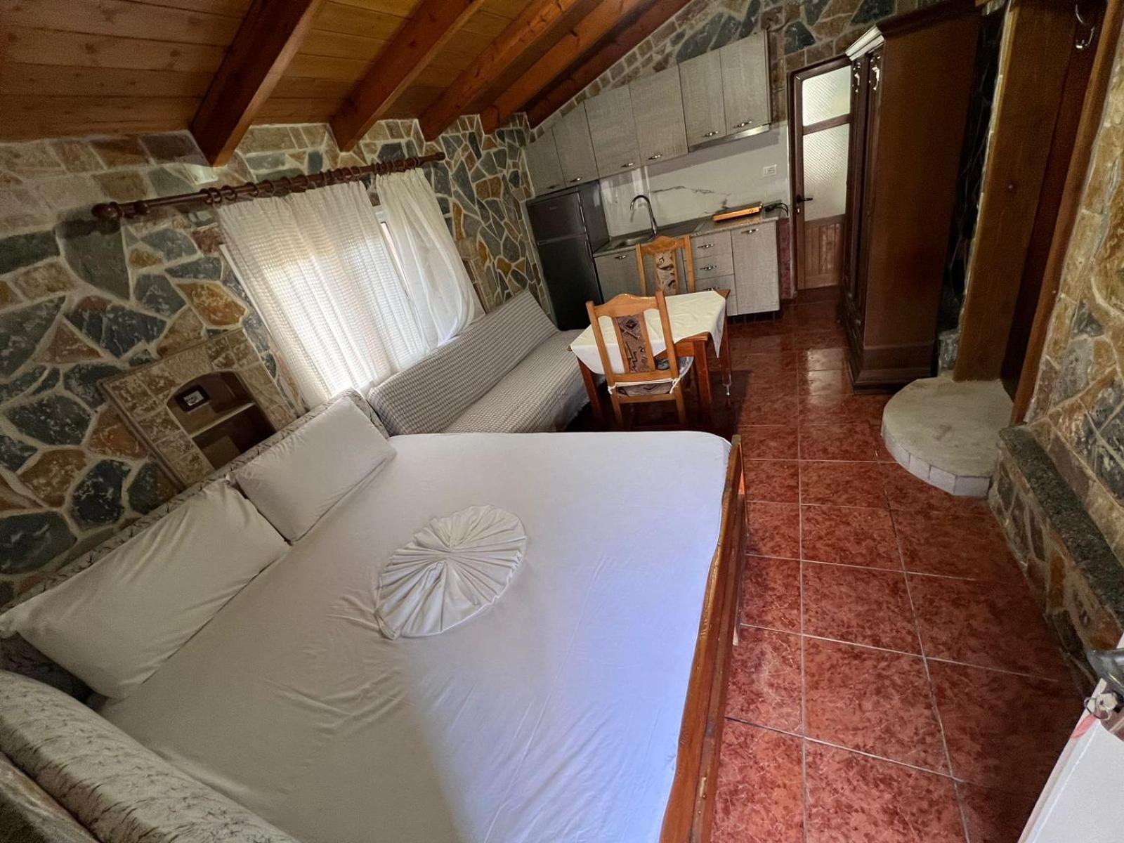Guest Rooms Arbri Vlorë Exteriör bild