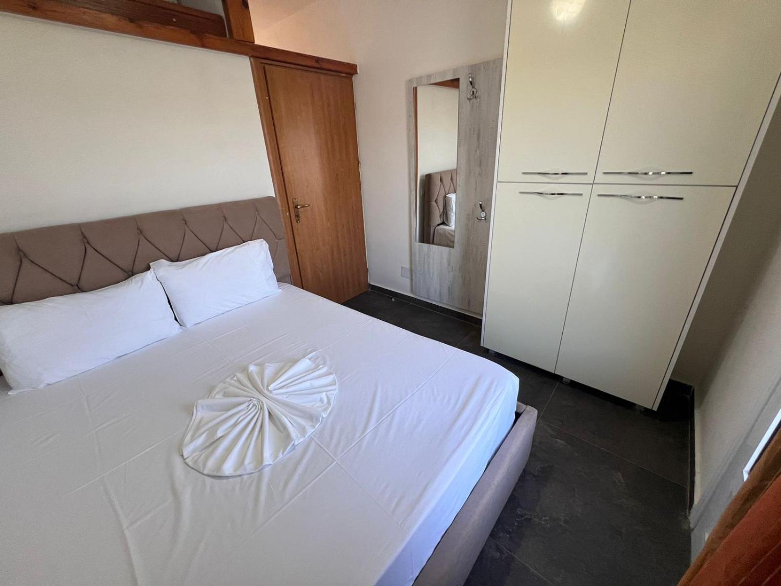 Guest Rooms Arbri Vlorë Exteriör bild